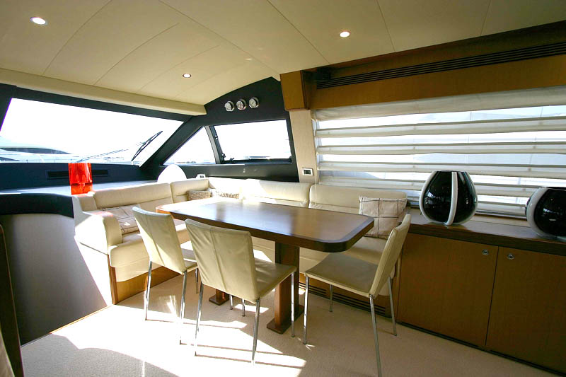 Photos Dinette - Location de yacht
