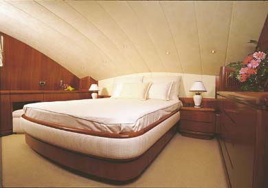 master cabin falcon 100