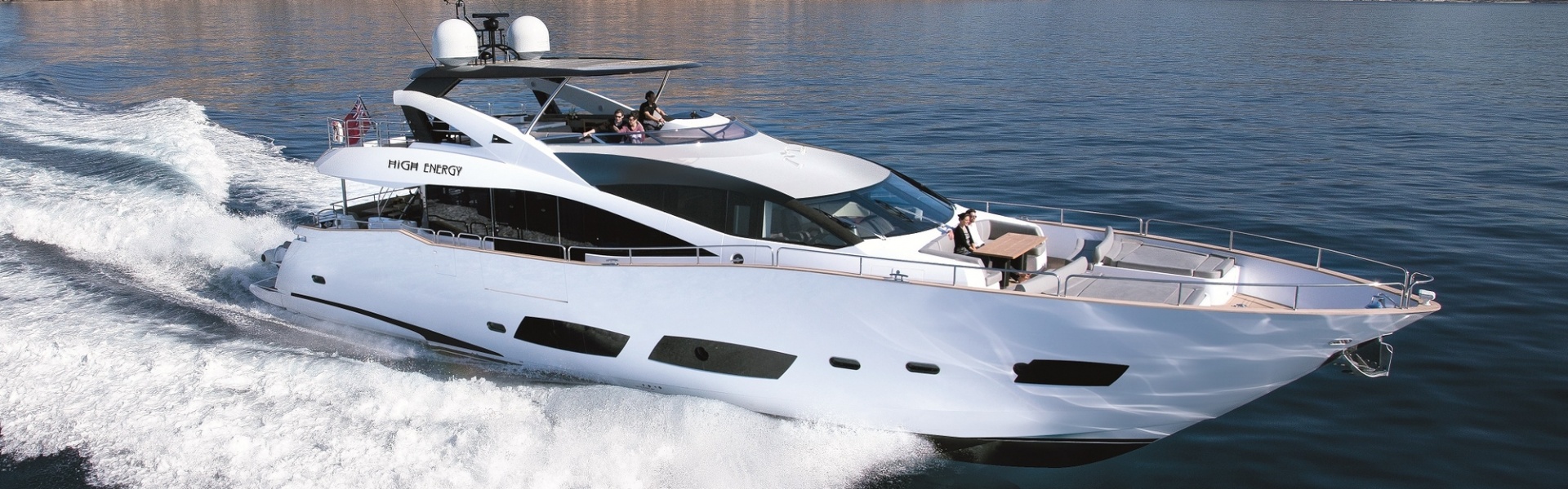 Yacht charter SUNSEEKER 28M