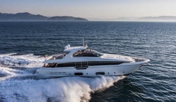 Location de yacht FERRETTI 960