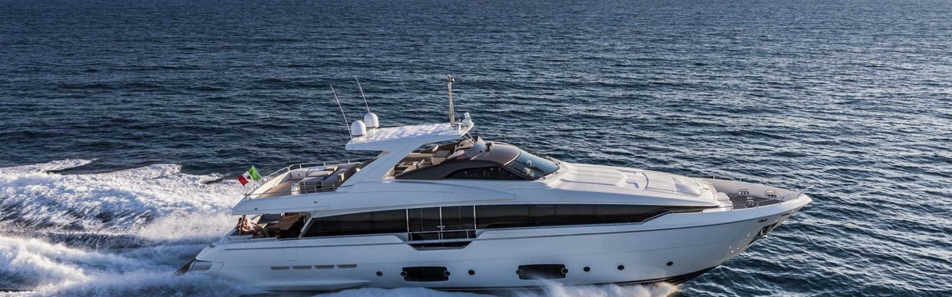 Location de yacht FERRETTI 960