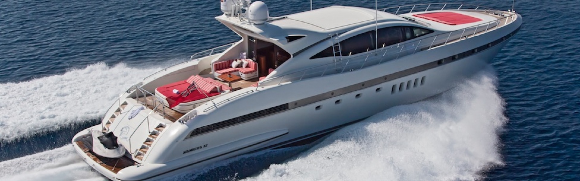 Location de yacht MANGUSTA 92