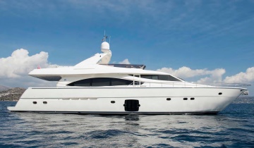 Location de yacht FERRETTI 830