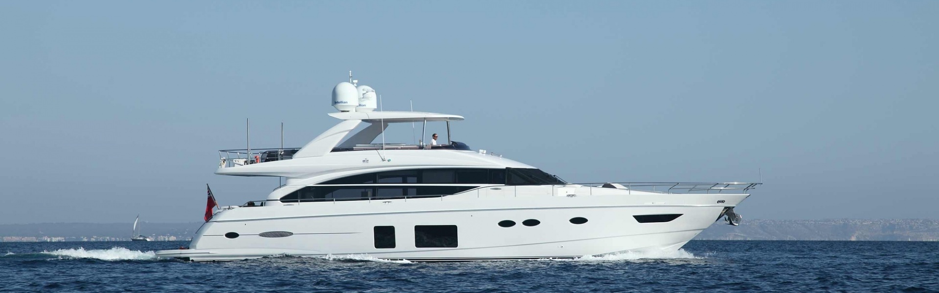 Yacht charter PRINCESS 82MY