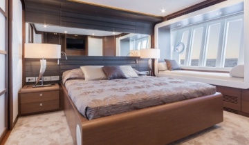 Flybridge FERRETTI 800 - Photo du bateau