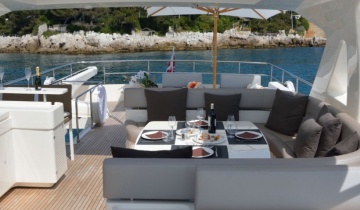 Flybridge FERRETTI 800 - Photo du bateau