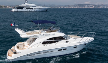 Location de yacht SEALINE F425