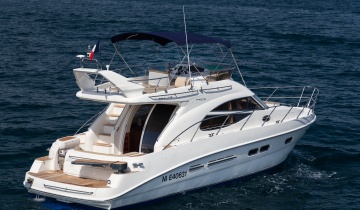 Flybridge SEALINE F425 - Photo du bateau