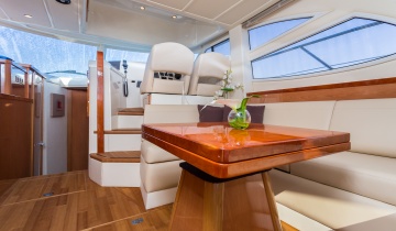 Flybridge SEALINE F425 - Photo du bateau