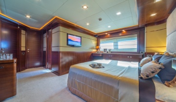 Flybridge FERRETTI 33M - Photo du bateau