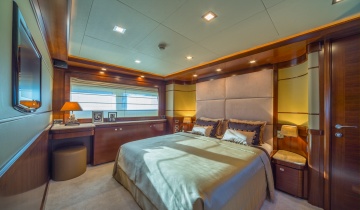 Flybridge FERRETTI 33M - Photo du bateau