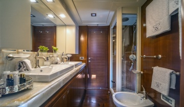 Flybridge FERRETTI 33M - Photo du bateau