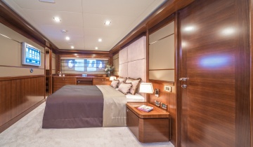 Flybridge FERRETTI 33M - Photo du bateau