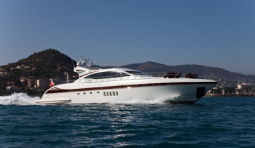 Location de yacht Mangusta 92