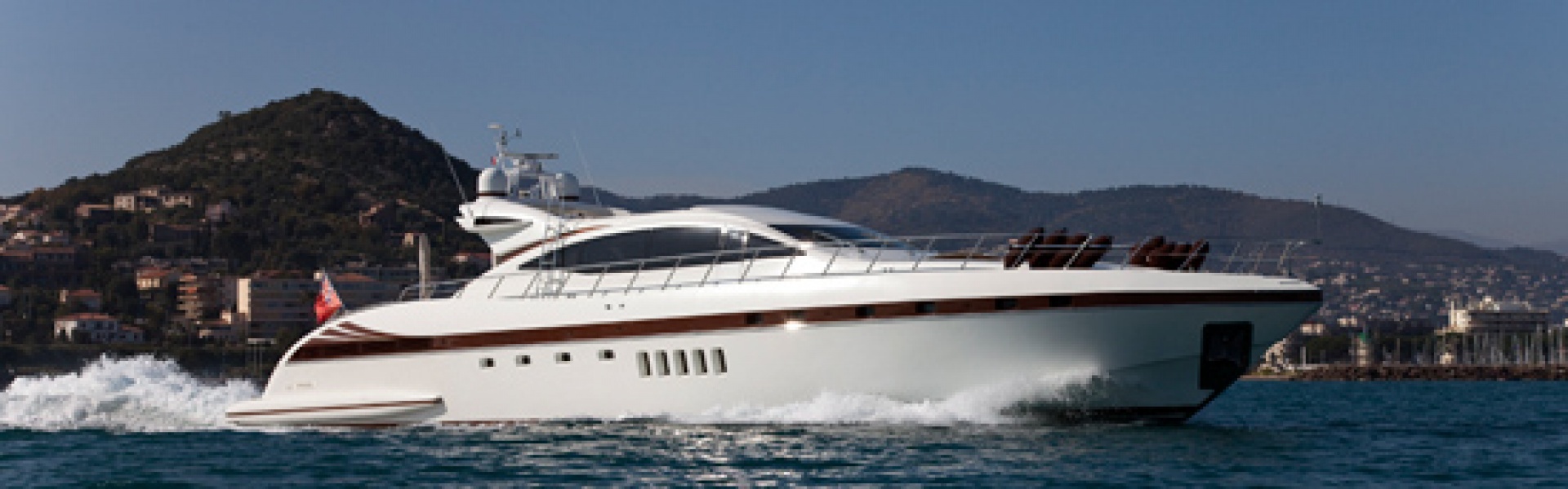 Location de yacht Mangusta 92