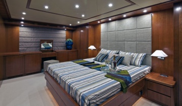 Flybridge FALCON 116 - Boat picture