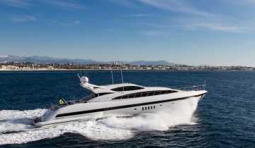 Location de yacht Mangusta à Saint Tropez 