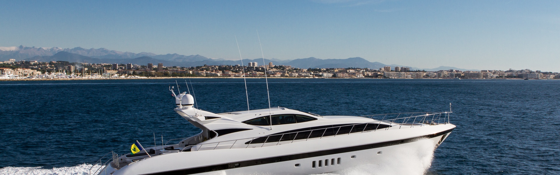 Location de yacht Mangusta 105