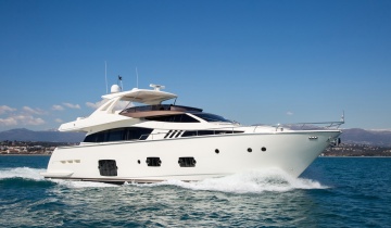 Location de yacht Ferretti 800