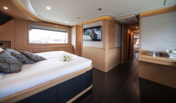 Flybridge FERRETTI Custom Line Navetta 26M - Photo du bateau