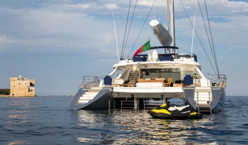 Sailboat charter Catamaran 31M