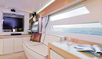 Flybridge Dominator 780 - Photo du bateau