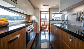 Flybridge Sunseeker 86 - Boat picture